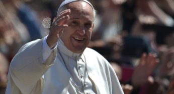 Decizie istoricÄƒ a Bisericii Catolice. Papa Francisc permite preoÅ£ilor sÄƒ ierte femeile care au fÄƒcut avort